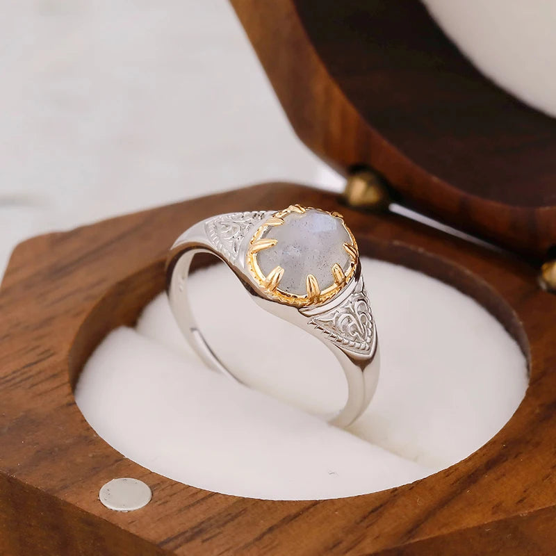 2023 New Fashion Light Luxury Niche Design S925 Silver Plated 14K Gold Electrically Separated Blue Light Labradorite Ring