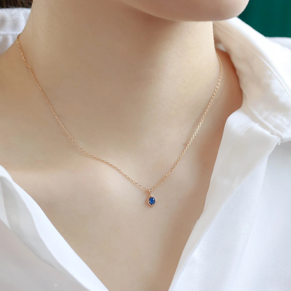 Diamond-Shaped Sapphire Antique Window Decoration Carved Necklace