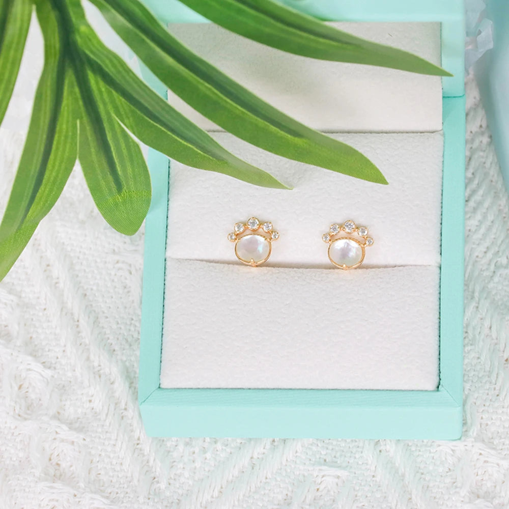 Bubble Clouds Shell Natural White Rock Crystal Stud Earrings