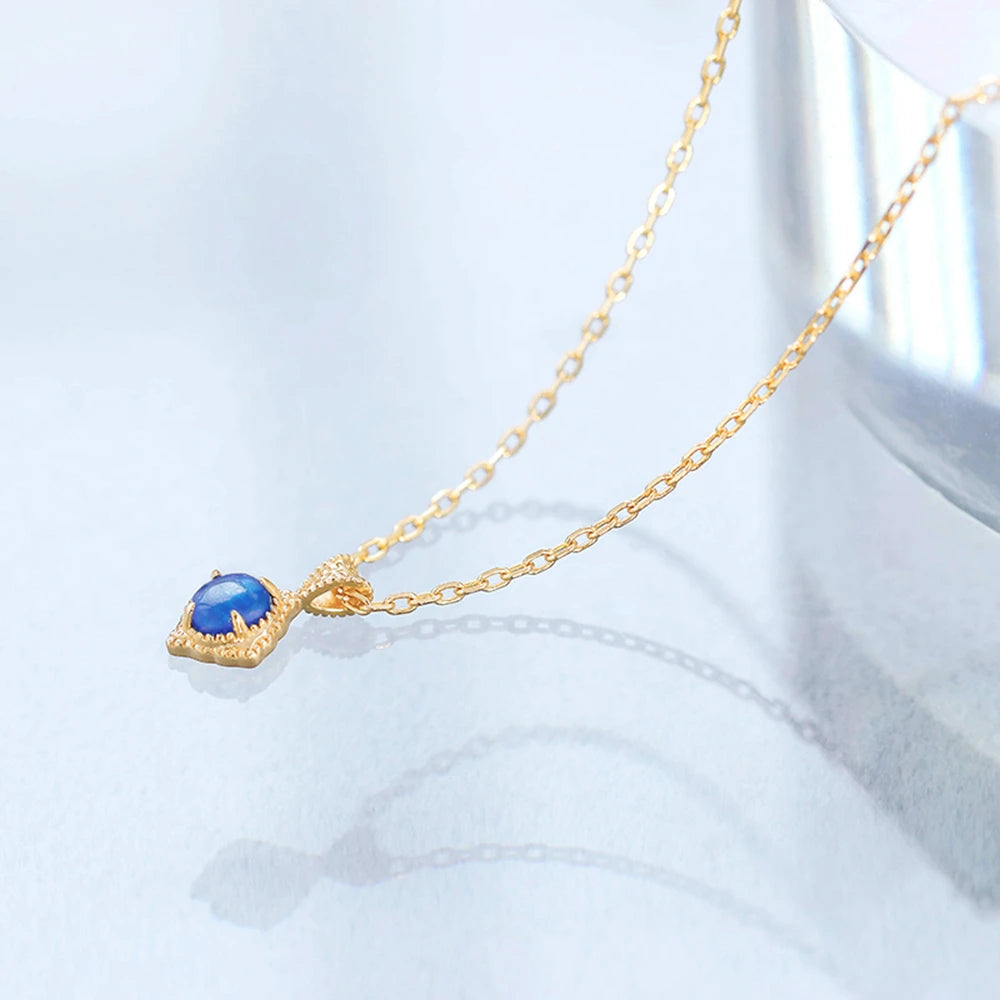 Diamond-Shaped Sapphire Antique Window Decoration Carved Necklace