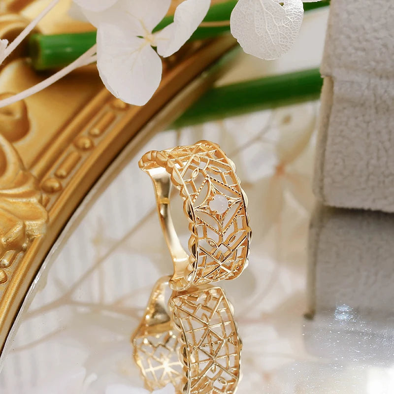 2023 New Vintage Ring Inlaid with Moonlight Stone Hollow Pattern Sterling Silver 14K Gold Women's Ring Wholesale